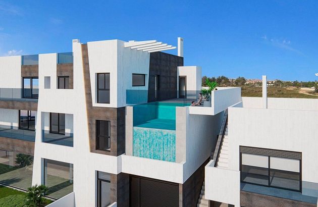 Foto 2 de Venta de casa en Zona Pueblo de 3 habitaciones con terraza y piscina