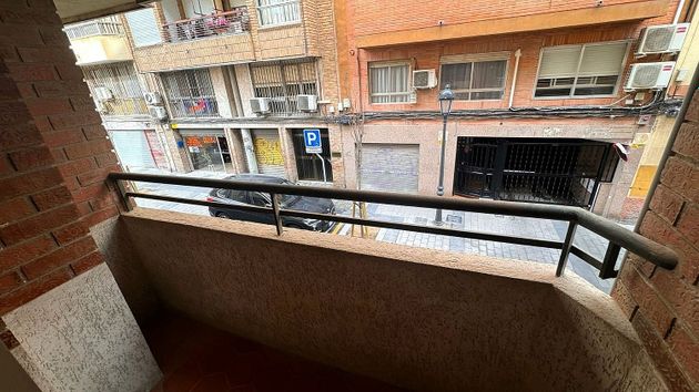Foto 1 de Pis en venda a Mercado de 4 habitacions amb garatge i balcó
