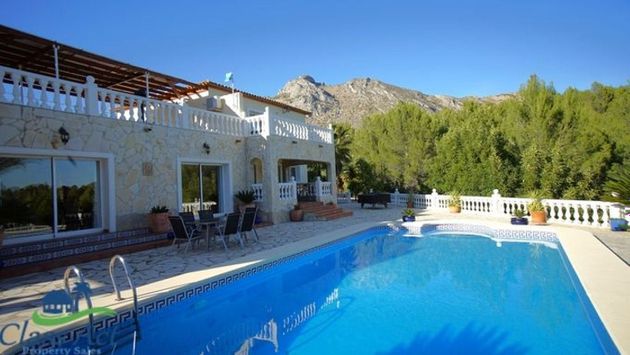 Foto 1 de Chalet en venta en Benigembla de 6 habitaciones con terraza y piscina
