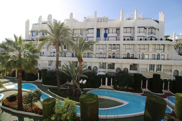 Foto 1 de Alquiler de dúplex en Playa de la Fontanilla de 2 habitaciones con terraza y piscina