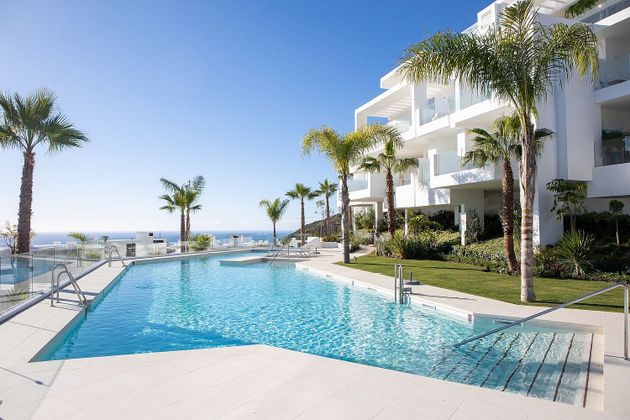 Foto 1 de Àtic en lloguer a calle Marbella de 2 habitacions amb terrassa i piscina