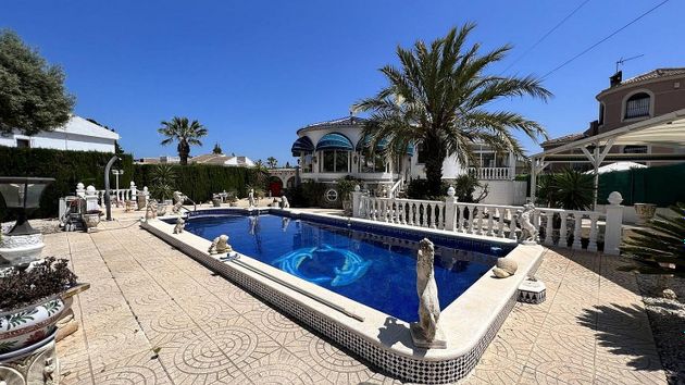 Foto 1 de Casa en venta en calle De Las Arenas de 4 habitaciones con terraza y piscina
