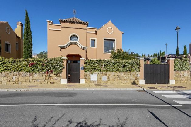 Foto 1 de Casa adossada en venda a Estepona Oeste - Valle Romano - Bahía Dorada de 4 habitacions amb terrassa i piscina