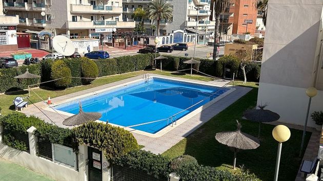 Foto 1 de Casa adosada en venta en calle Del Mar de 4 habitaciones con terraza y piscina