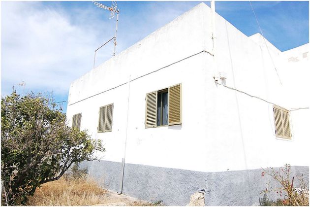 Foto 2 de Chalet en venta en Arico de 4 habitaciones con terraza y jardín