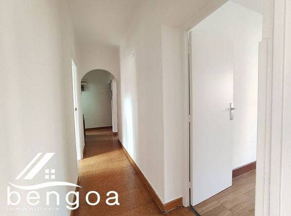 Foto 1 de Venta de piso en Zabalgana - Ariznabarra de 2 habitaciones con calefacción y ascensor