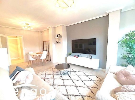 Foto 2 de Piso en venta en Lakua - Arriaga de 3 habitaciones con garaje y calefacción