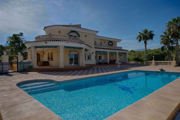 Foto 2 de Xalet en venda a Alfaz del Pi Pueblo-Urbanizaciones de 8 habitacions amb terrassa i piscina