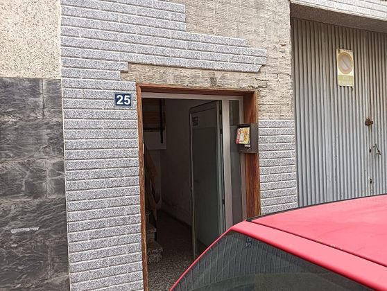 Foto 2 de Venta de piso en calle Hernán Cortés de 3 habitaciones con terraza