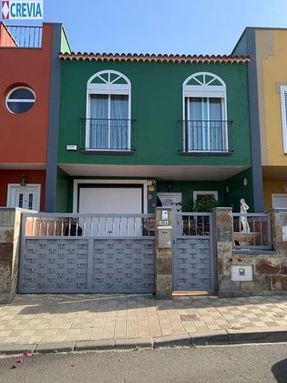 Foto 2 de Casa adossada en venda a calle Pedro Felipe de 4 habitacions amb terrassa i garatge
