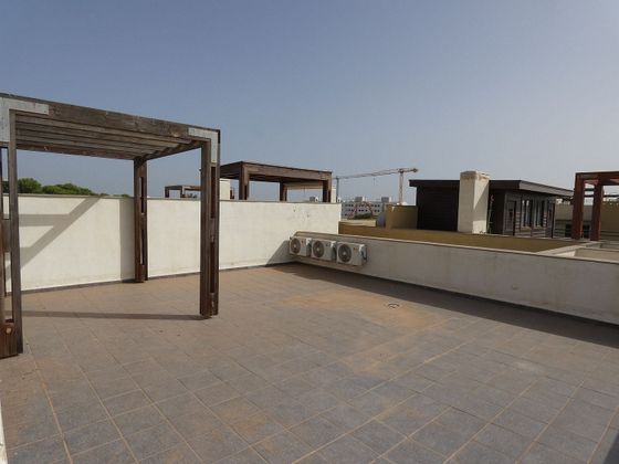Foto 1 de Àtic en lloguer a calle Pinar de 2 habitacions amb terrassa i piscina