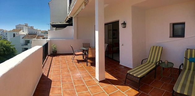 Foto 2 de Alquiler de piso en avenida José Banús de 1 habitación con terraza y piscina