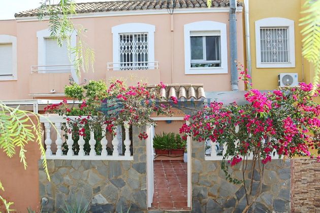 Foto 2 de Casa en venda a calle Rio Duero de 4 habitacions amb terrassa i garatge