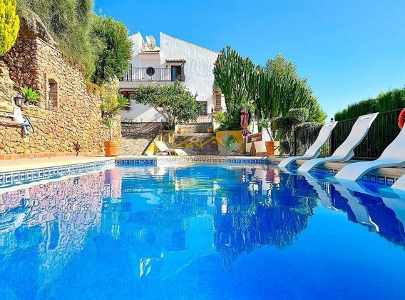Foto 1 de Casa en venta en Frigiliana de 6 habitaciones con terraza y piscina
