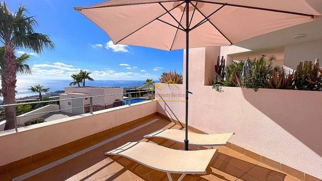 Foto 2 de Casa adossada en venda a calle Av Los Poetas de 3 habitacions amb terrassa i piscina