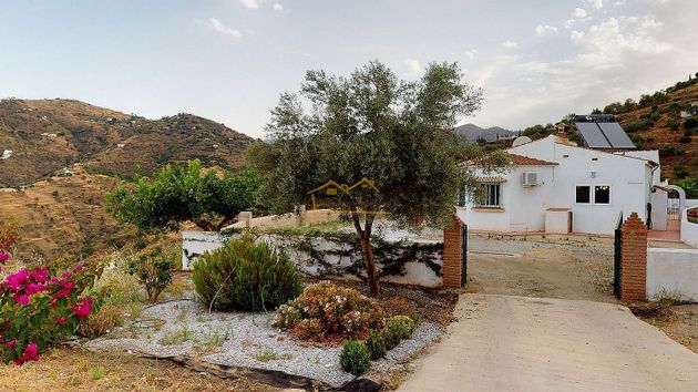 Foto 2 de Casa en venda a Cómpeta de 3 habitacions amb piscina i jardí