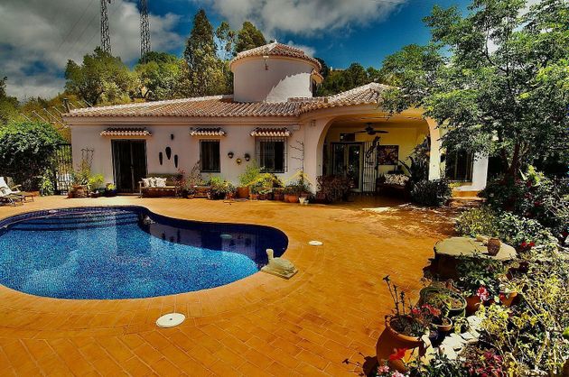 Foto 1 de Casa en venda a Sayalonga de 5 habitacions amb terrassa i piscina