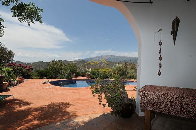 Foto 2 de Casa en venda a Sayalonga de 5 habitacions amb terrassa i piscina