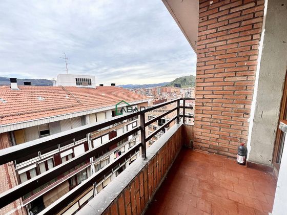 Foto 2 de Piso en venta en Santutxu de 4 habitaciones con terraza y garaje
