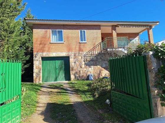 Foto 2 de Chalet en venta en Uceda de 3 habitaciones con terraza y garaje