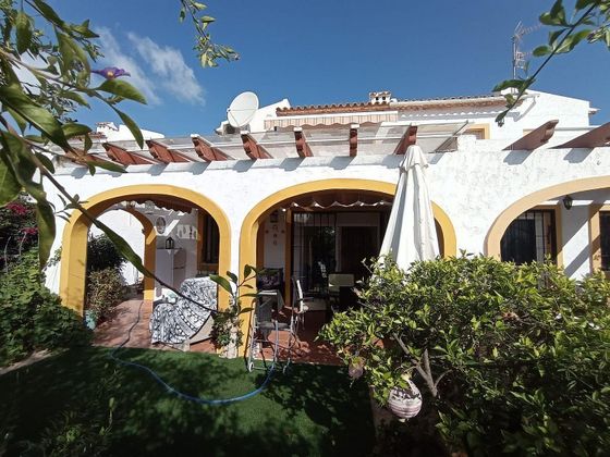 Foto 2 de Venta de casa adosada en Zona Pueblo de 3 habitaciones con terraza y piscina