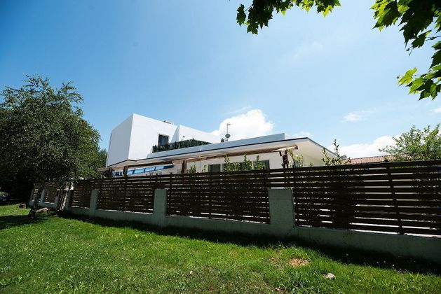 Foto 1 de Alquiler de piso en Loredo de 2 habitaciones con terraza y jardín