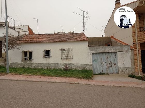 Foto 1 de Venta de casa rural en calle Garcilaso de la Vega de 2 habitaciones con garaje
