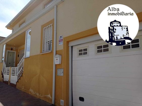 Foto 1 de Casa en venda a calle Aneto de 3 habitacions amb terrassa i garatge