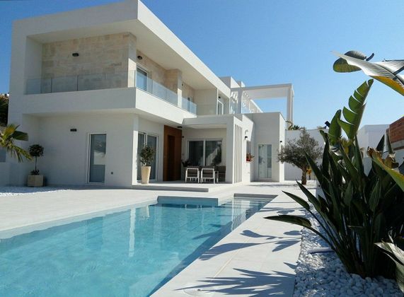 Foto 2 de Xalet en venda a El Travaló - Martínez Valero de 3 habitacions amb terrassa i piscina