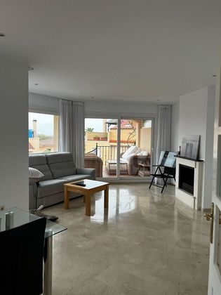 Foto 2 de Alquiler de casa adosada en Calahonda de 3 habitaciones con terraza y piscina