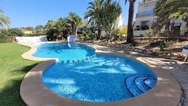Foto 2 de Casa adossada en venda a Colonia Escandinavia-Cautivador de 5 habitacions amb terrassa i piscina