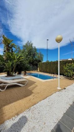 Foto 1 de Chalet en venta en Colonia Escandinavia-Cautivador de 3 habitaciones con terraza y piscina