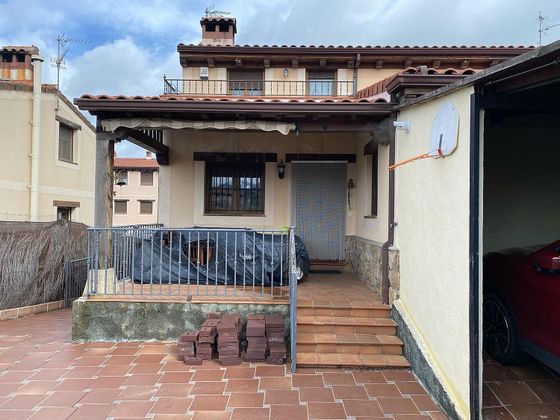 Foto 2 de Casa en venda a calle Valsaín de 3 habitacions amb terrassa i garatge