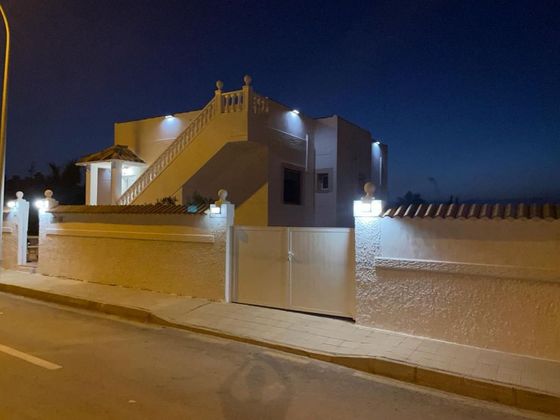 Foto 2 de Venta de chalet en San Miguel de Salinas de 4 habitaciones con terraza y piscina