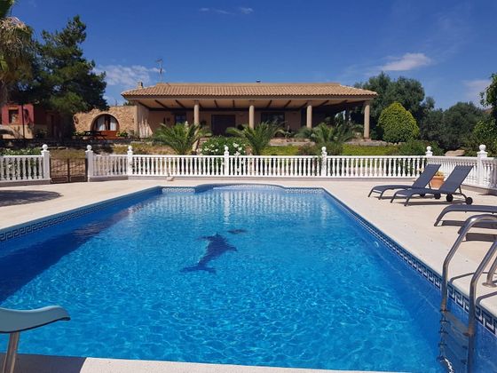 Foto 1 de Casa rural en venda a El Esparragal de 4 habitacions amb piscina i jardí