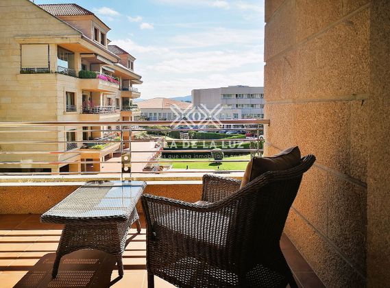 Foto 1 de Piso en alquiler en calle La Toja de 3 habitaciones con terraza y piscina