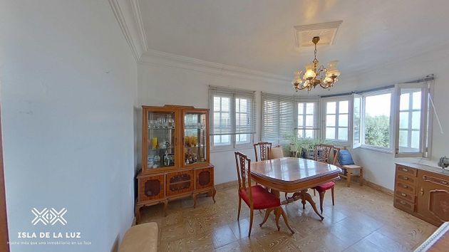 Foto 2 de Casa en venda a calle Escalinatas de Confín de 8 habitacions amb terrassa i garatge
