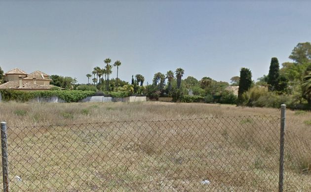 Foto 2 de Venta de terreno en Guadalmina de 6058 m²
