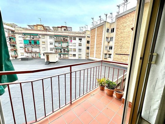 Foto 1 de Pis en venda a Sants de 3 habitacions amb terrassa i balcó