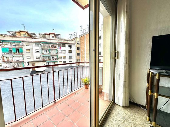 Foto 2 de Pis en venda a Sants de 3 habitacions amb terrassa i balcó