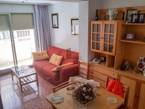 Foto 1 de Venta de piso en calle Mestre Marçal de 3 habitaciones con balcón y calefacción