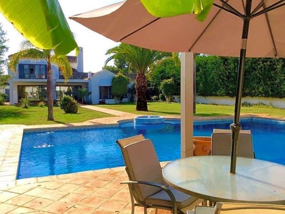 Foto 2 de Xalet en lloguer a Guadalmina de 6 habitacions amb terrassa i piscina