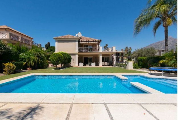 Foto 1 de Xalet en lloguer a Nueva Andalucía centro de 6 habitacions amb terrassa i piscina