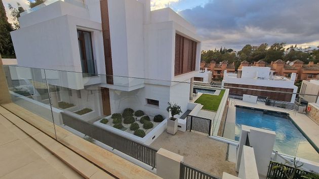 Foto 2 de Casa en lloguer a calle Altos de Puente Romano de 4 habitacions amb terrassa i piscina