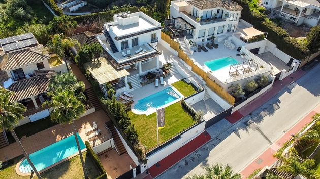 Foto 2 de Xalet en lloguer a Los Naranjos - Las Brisas de 5 habitacions amb terrassa i piscina