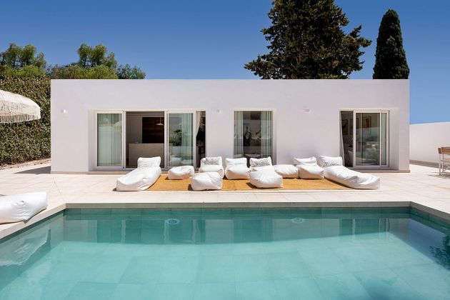 Foto 2 de Chalet en venta en Nueva Andalucía centro de 4 habitaciones con terraza y piscina