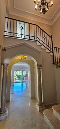 Foto 2 de Casa adossada en venda a Puerto Banús de 4 habitacions amb terrassa i piscina