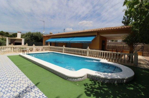 Foto 1 de Casa rural en venta en Crevillent de 3 habitaciones con terraza y piscina