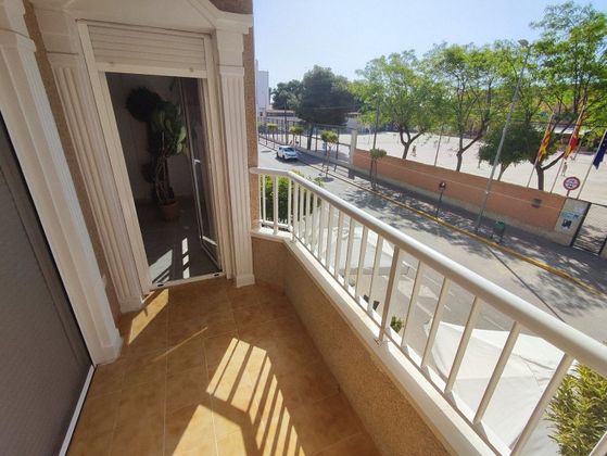 Foto 1 de Pis en venda a Catral de 3 habitacions amb balcó i ascensor