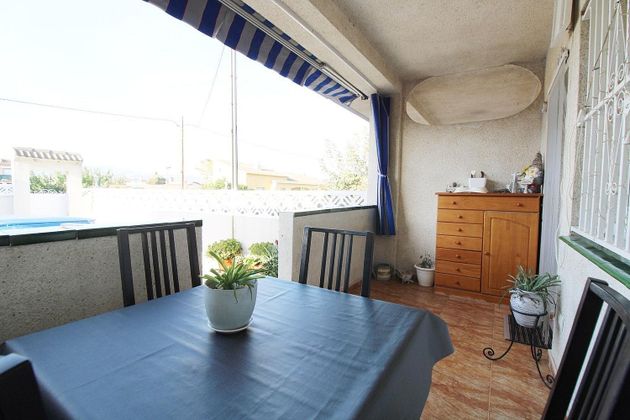 Foto 2 de Casa en venta en Santa Oliva de 4 habitaciones con terraza y jardín